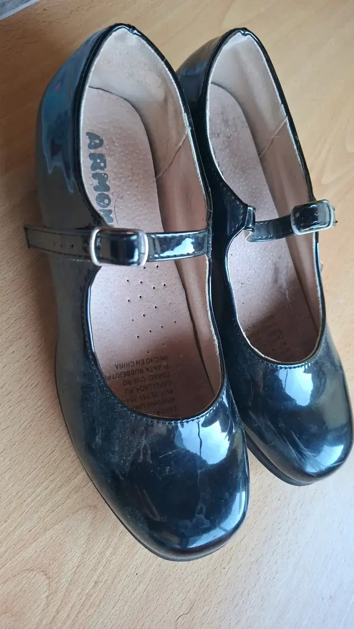 Zapatos de charol negro con hebilla para mujer - 3