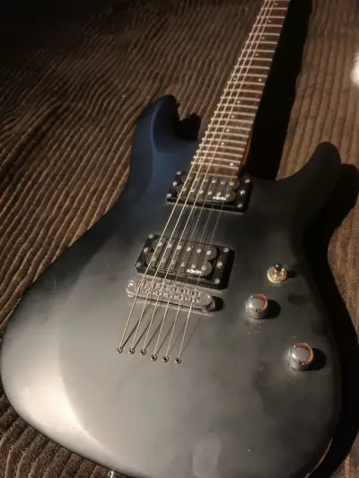 Guitarra eléctrica Schecter negra - miniatura 2