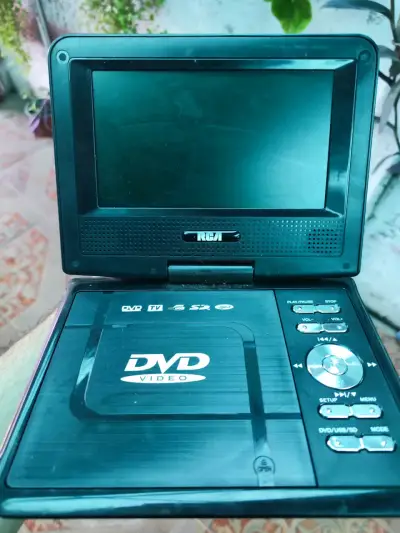 Reproductor de DVD portátil RCA - miniatura 1