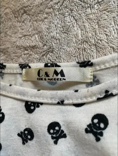 Polera de tirantes con calaveras - miniatura 2