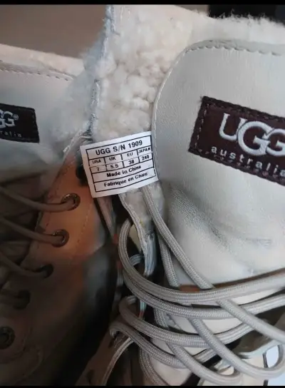 Botas de invierno UGG Australia beige con forro de lana - miniatura 2