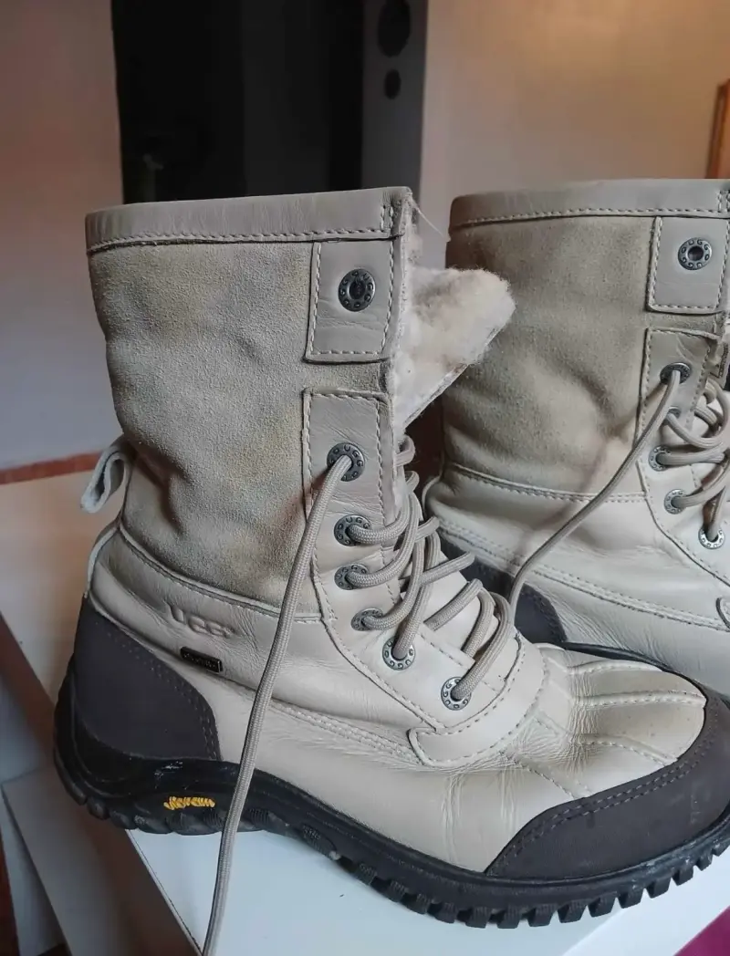 Botas de invierno UGG Australia beige con forro de lana - 3