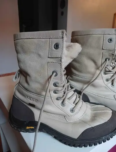 Botas de invierno UGG Australia beige con forro de lana - miniatura 3