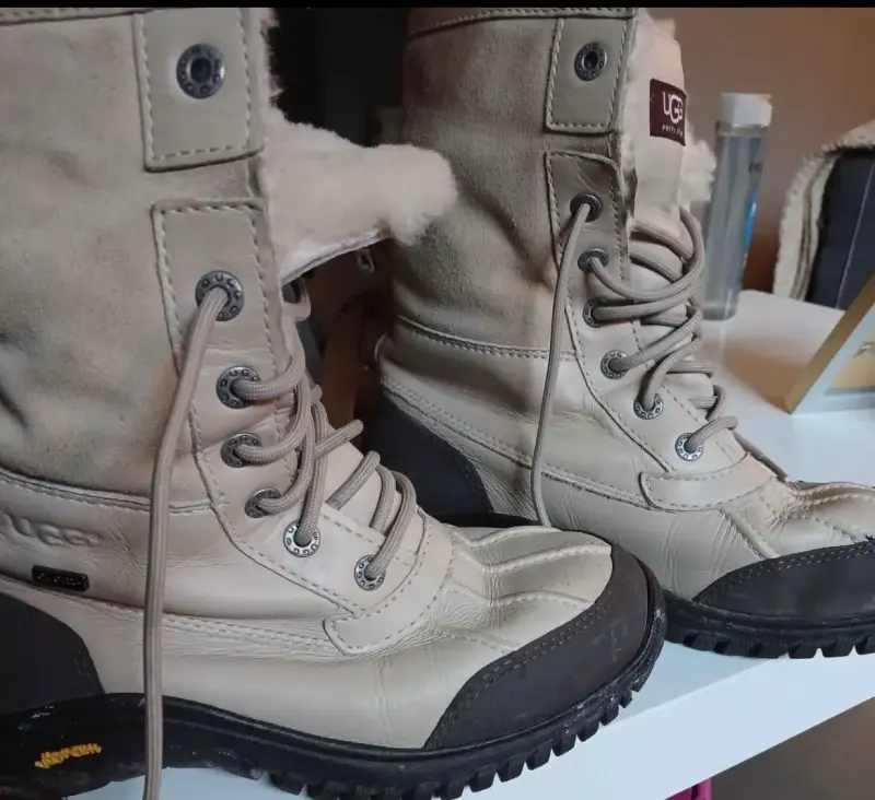 Botas de invierno UGG Australia beige con forro de lana - 5