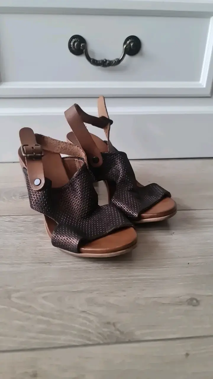 Sandalias de tacón alto marrón para mujer - 1