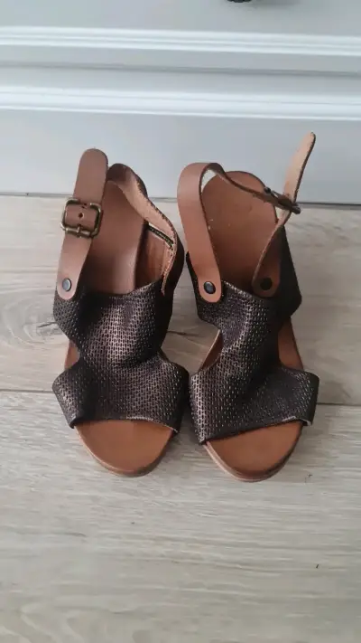 Sandalias de tacón alto marrón para mujer - miniatura 2