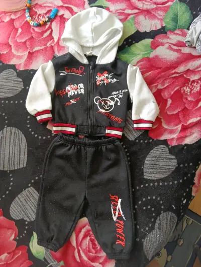 Conjunto deportivo para bebé Shein talla 6-9 meses - miniatura 2