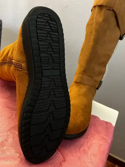 Botas de invierno para mujer color camel con forro interior - miniatura 1