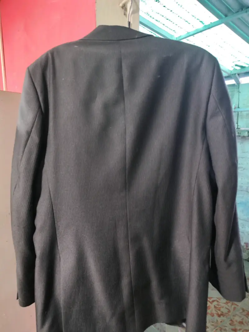 Traje de hombre negro a rayas - 4