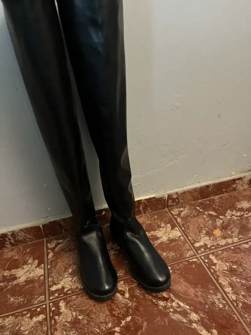 Botas largas negras de cuero sintético