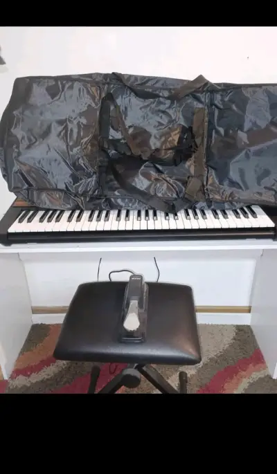 Teclado Yamaha con pedal y funda - miniatura 2