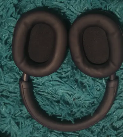 Audífonos Sony WH-1000XM5 con Noise Cancelling - miniatura 2