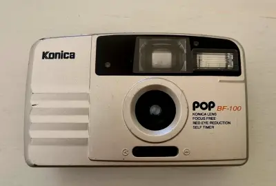 Cámara analógica Konica Pop BF-100 con flash - miniatura 1