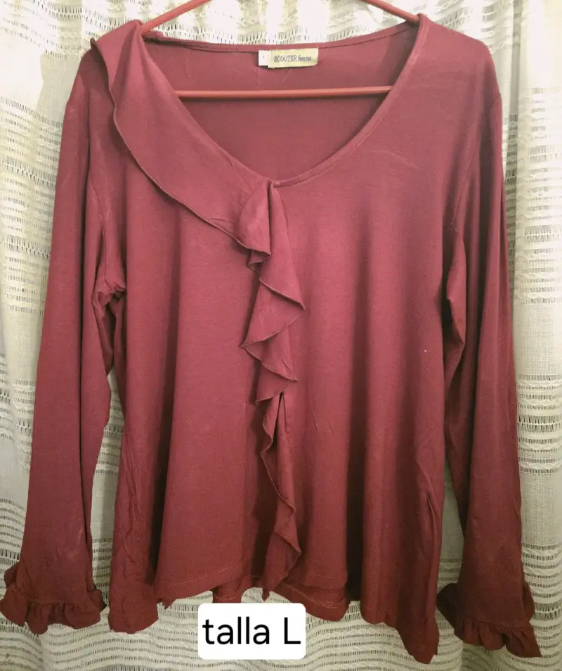 Blusa roja con volantes talla L