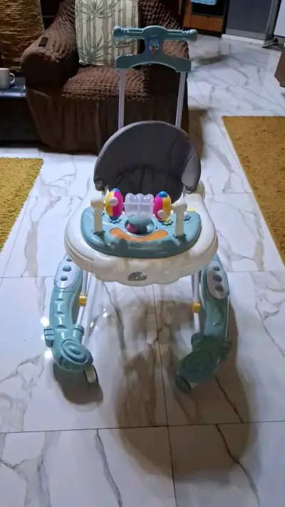 Andador para bebé con juguetes interactivos - miniatura 1