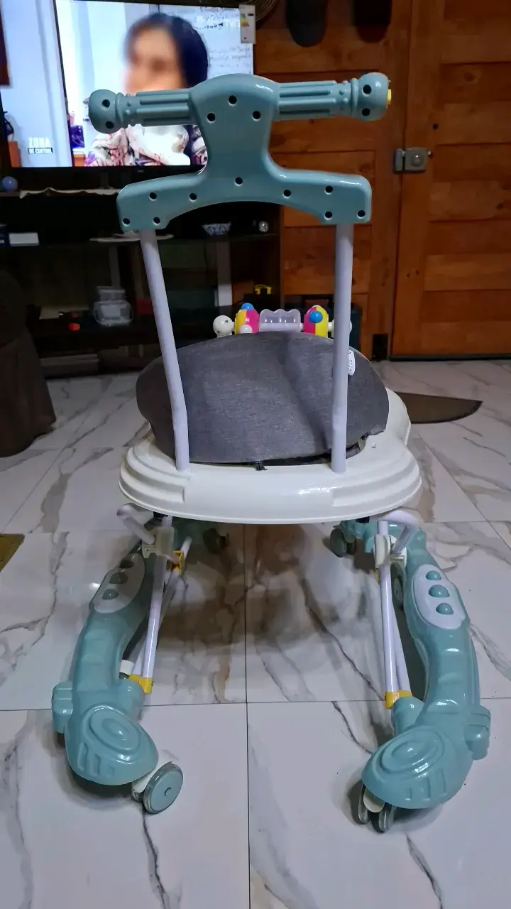 Andador para bebé con juguetes interactivos - 3