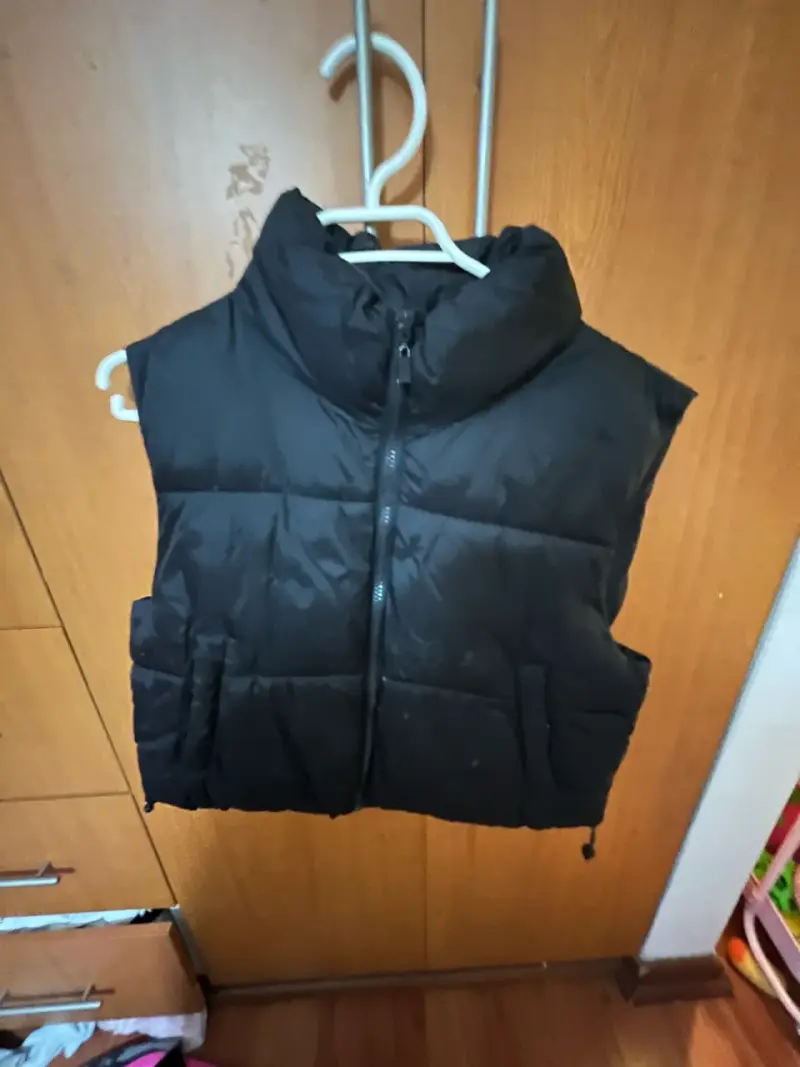 Chaleco acolchado negro sin mangas