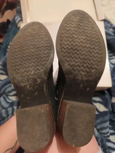 Botines negros con detalles metálicos talla 39 - miniatura 1