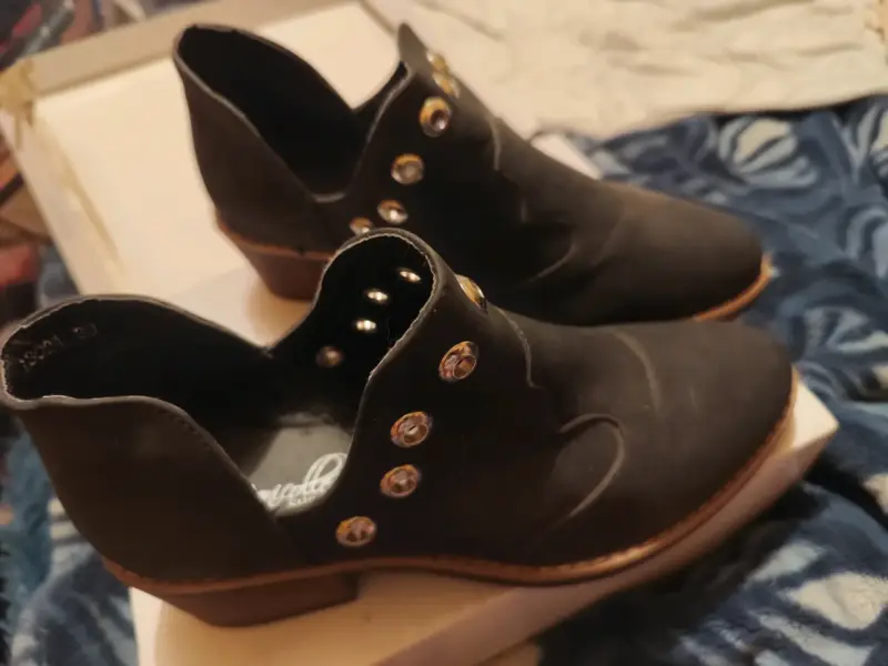 Botines negros con detalles metálicos talla 39 - 2