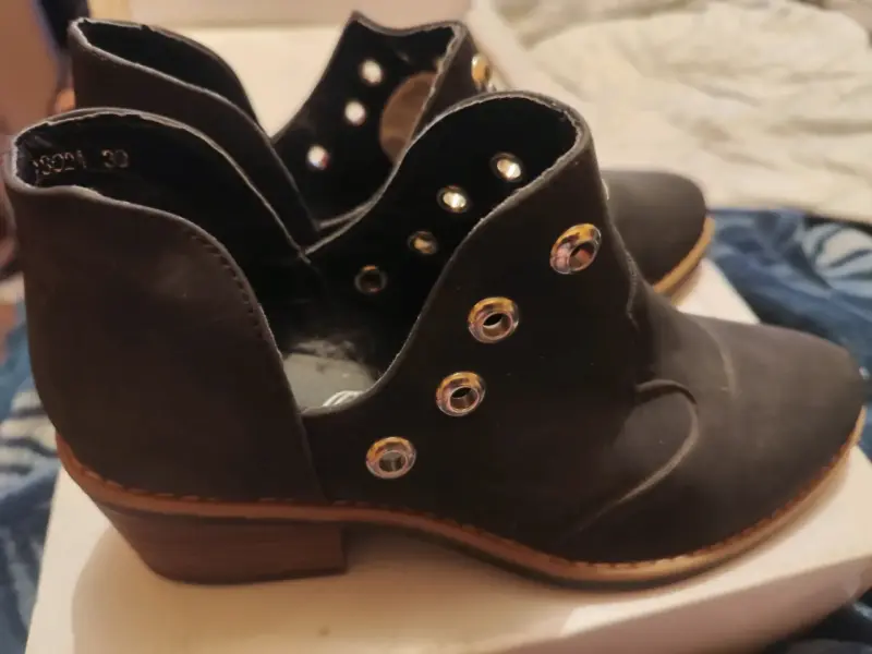 Botines negros con detalles metálicos talla 39 - 3