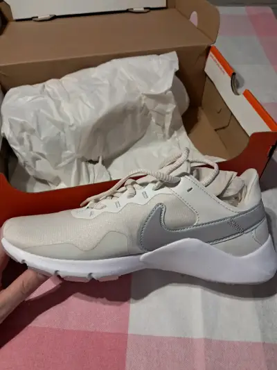 Zapatillas Nike Legend Essential 2 Mujer Talla 40 - miniatura 1