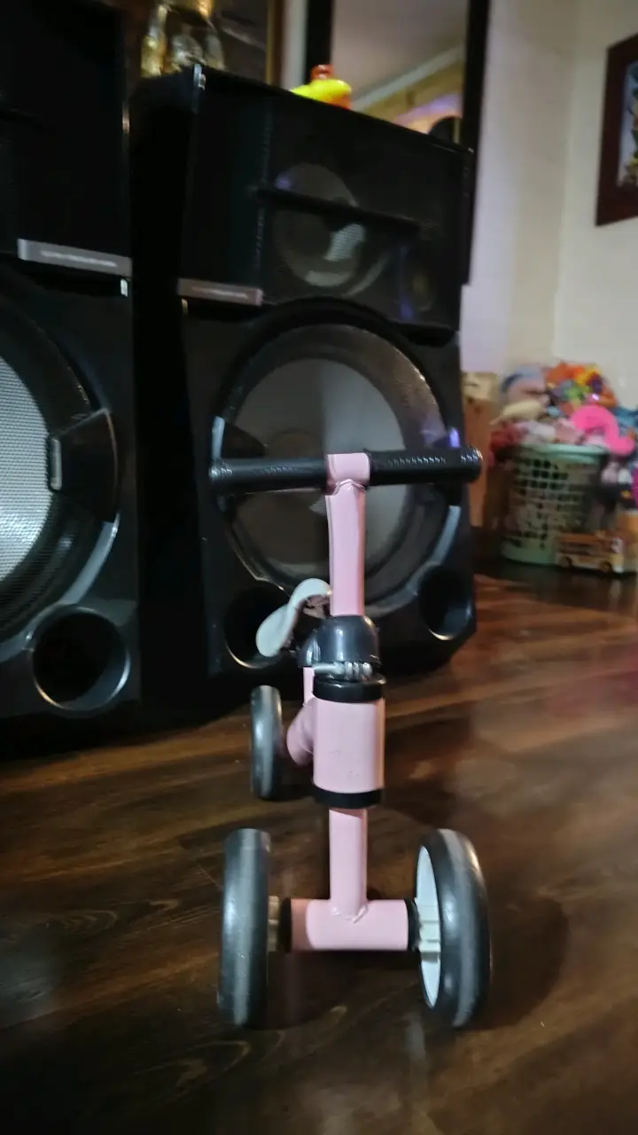 Triciclo infantil rosa para niños - 2