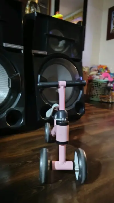 Triciclo infantil rosa para niños - miniatura 2