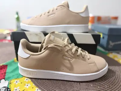 Zapatillas deportivas beige Adidas para hombre - miniatura 2