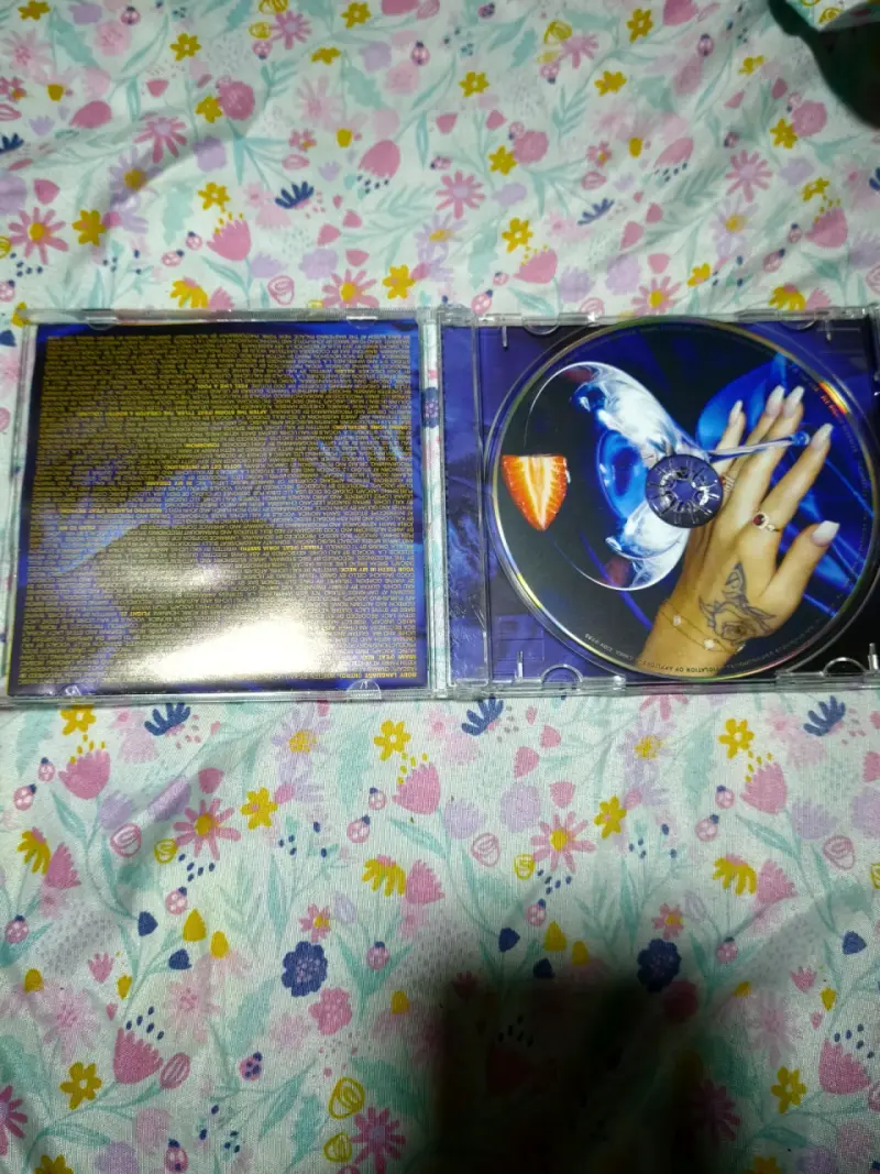 CD Álbum 'Isolation' de Kali Uchis - 3