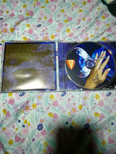 CD Álbum 'Isolation' de Kali Uchis - miniatura 3