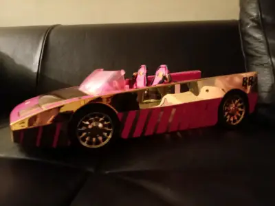Auto de juguete, rosa y dorado a pilas con luces. - miniatura 2