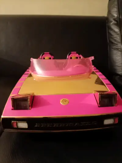 Auto de juguete, rosa y dorado a pilas con luces. - miniatura 3
