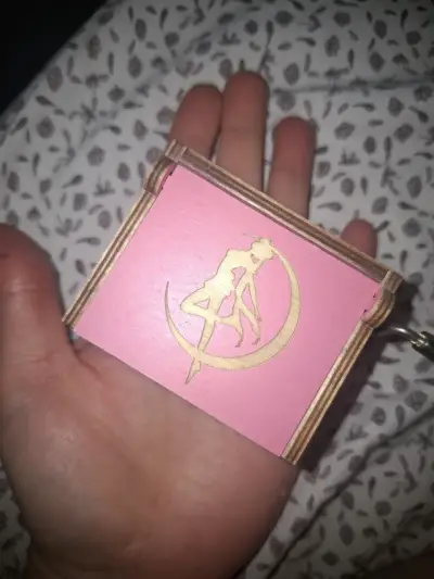 Caja musical de madera temática Sailor Moon - miniatura 1