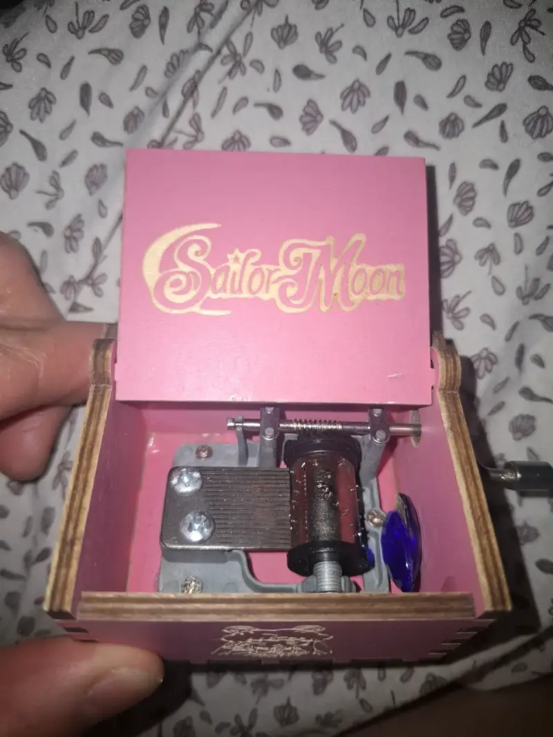 Caja musical de madera temática Sailor Moon - 6