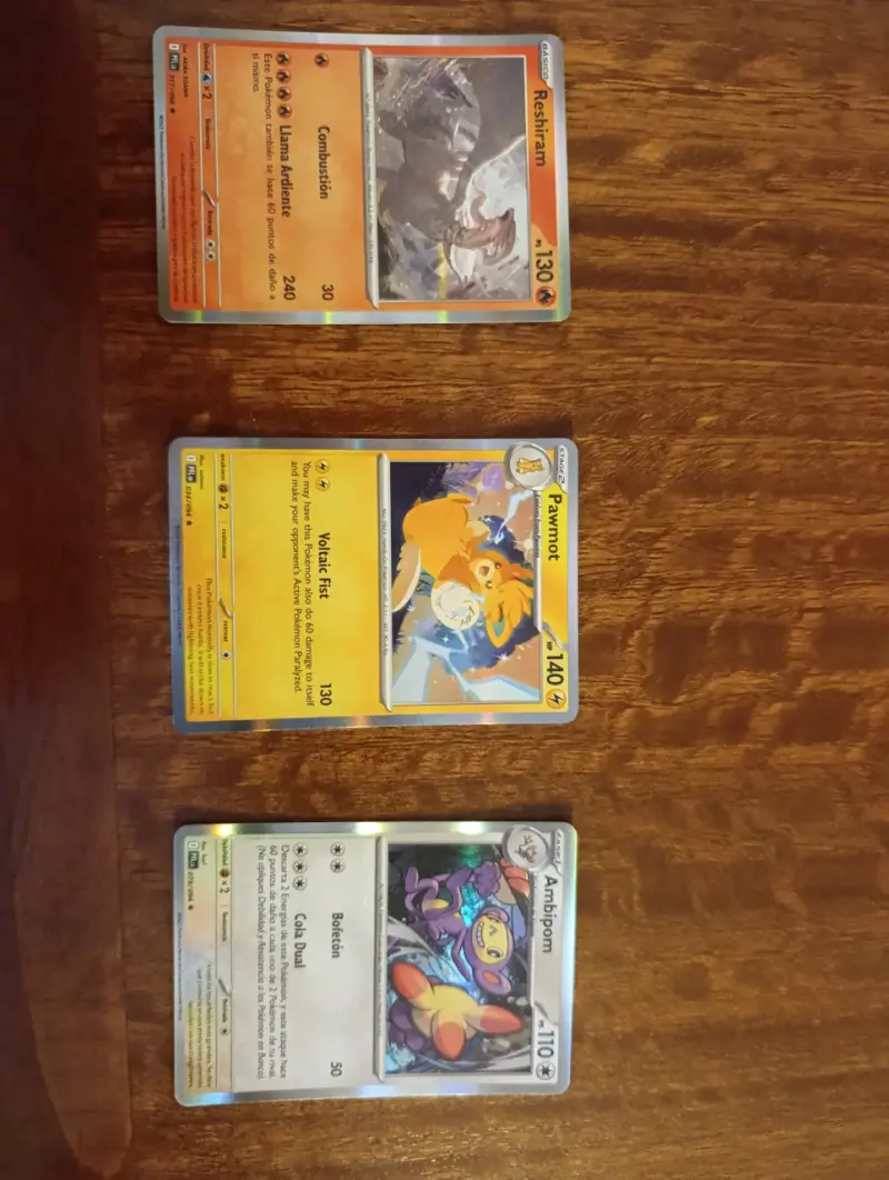 Carta Pokémon Reshiram en buen estado - 2