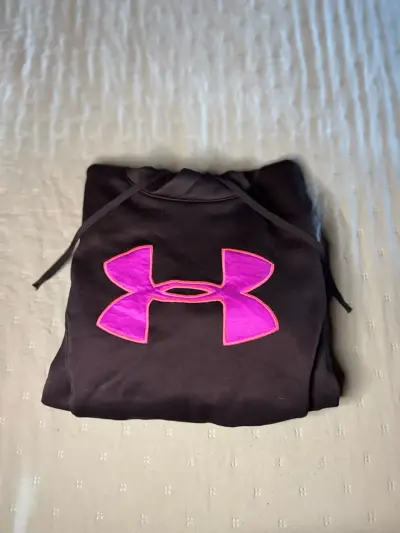 Polerón con capucha Under Armour negro y rosa - miniatura 1
