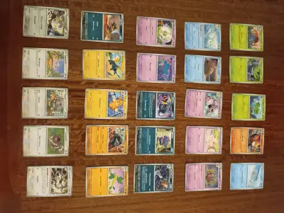 Lote de cartas coleccionables Pokémon variadas - miniatura 1