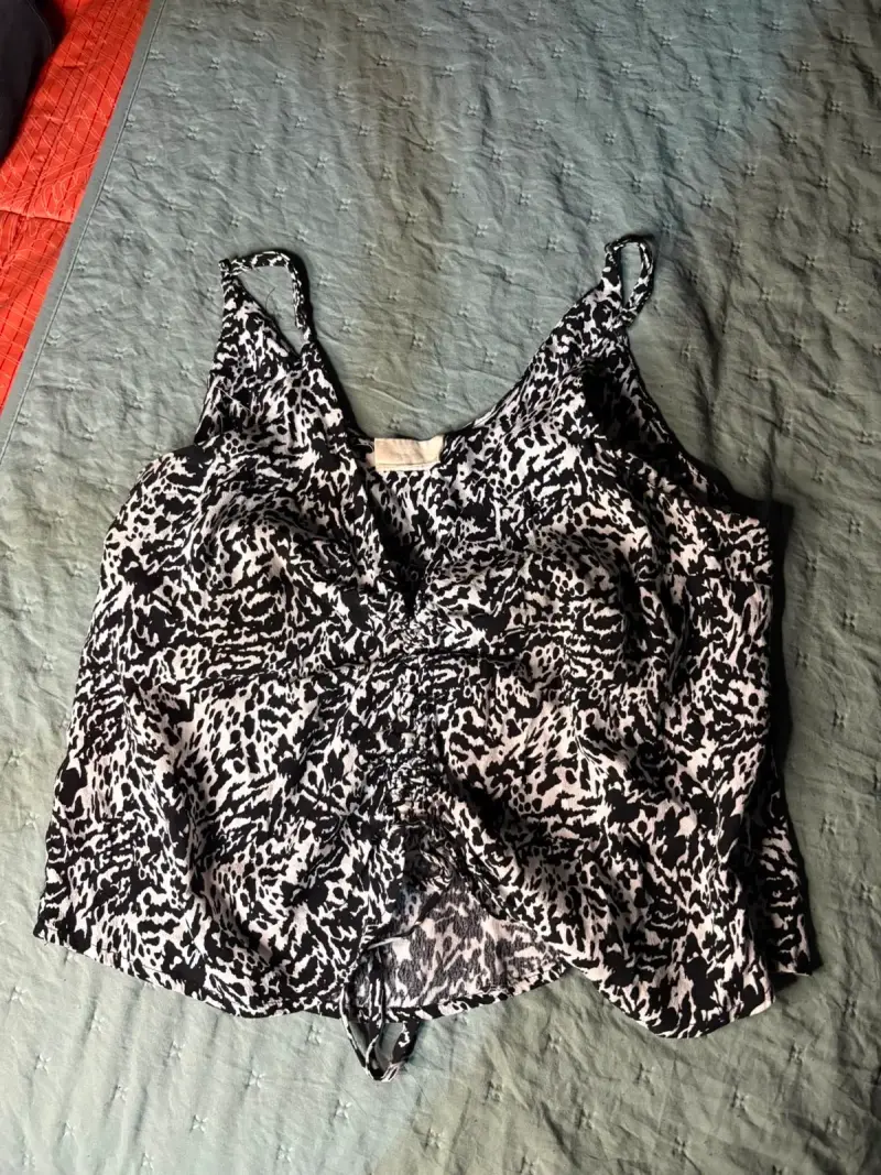Blusa sin mangas estampada blanco y negro Americano - 1