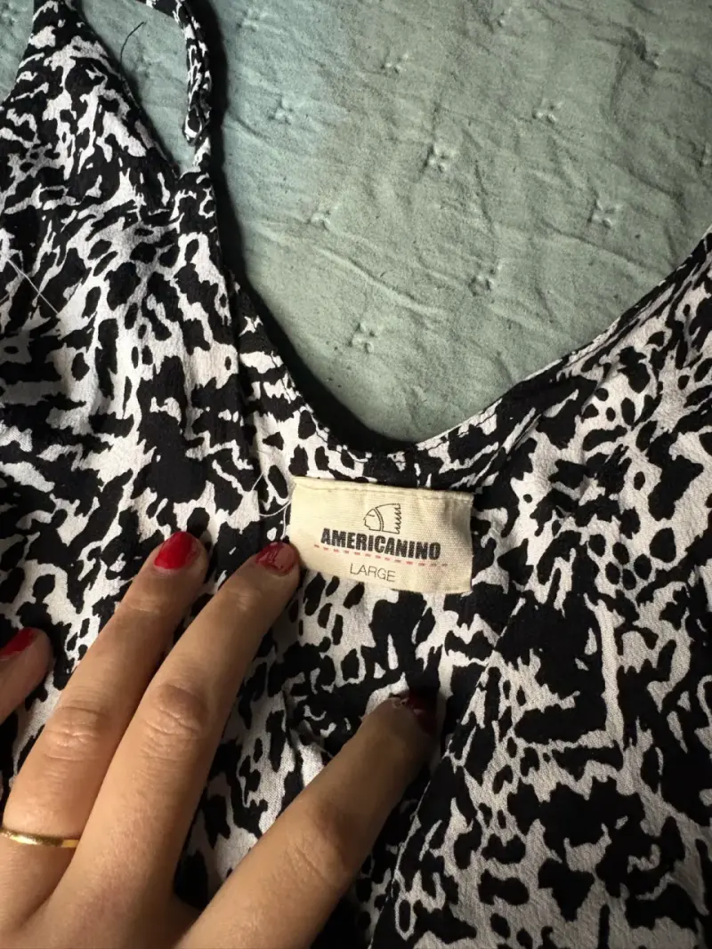 Blusa sin mangas estampada blanco y negro Americano - 2