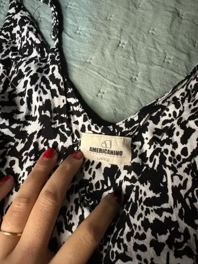 Blusa sin mangas estampada blanco y negro Americano - miniatura 2