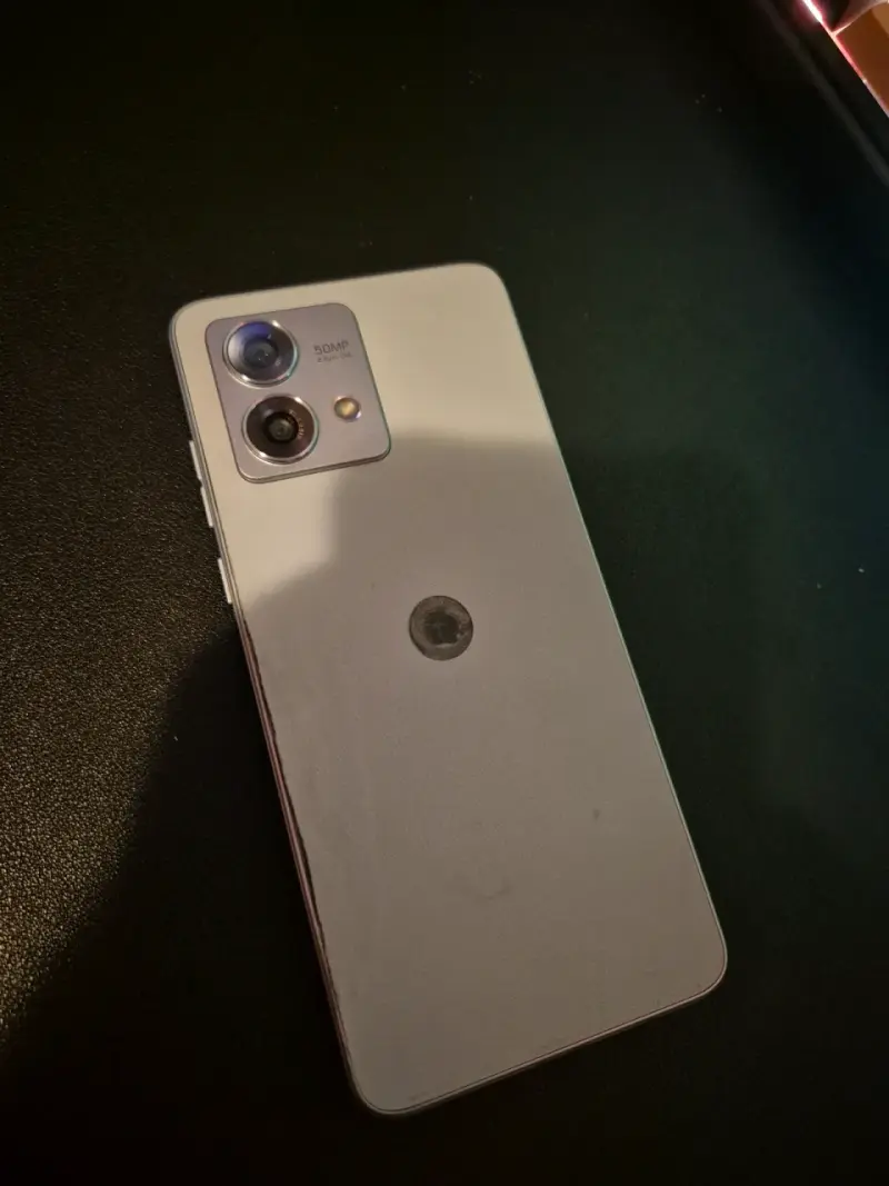 Motorola Moto G84 5G con accesorios - 3