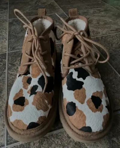 Botas UGG Neumel Cow Print Mujer Talla 38 - miniatura 4