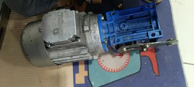 Motorreductor Motovario TS7A B4 usado - miniatura 2