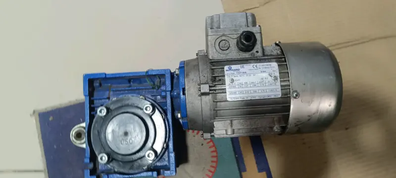 Motorreductor Motovario TS7A B4 usado - 3