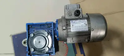 Motorreductor Motovario TS7A B4 usado - miniatura 3