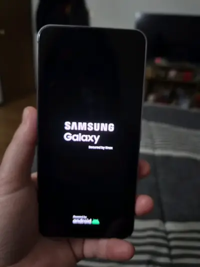 Samsung Galaxy S22 en buen estado - miniatura 4