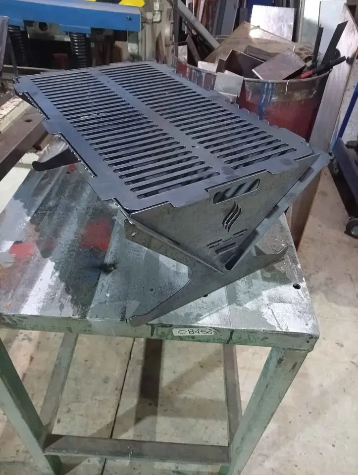 Parrilla portátil de acero para asados - 1