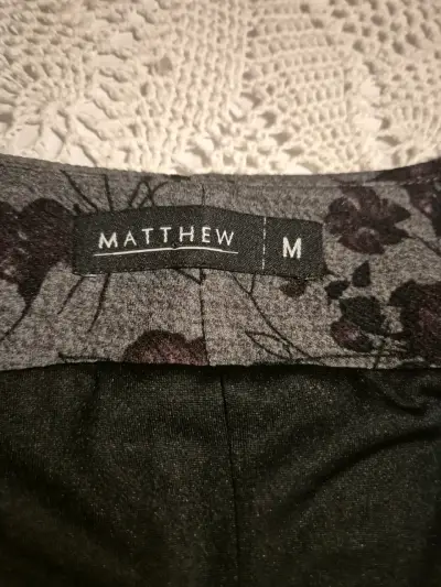 Vestido floral gris y negro Matthew talla M - miniatura 3