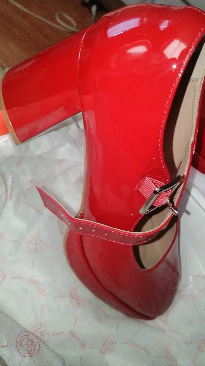 Zapatos de charol rojo con tacón grueso - 3
