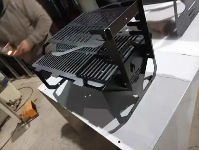 Parrilla portátil de acero para camping - miniatura 2